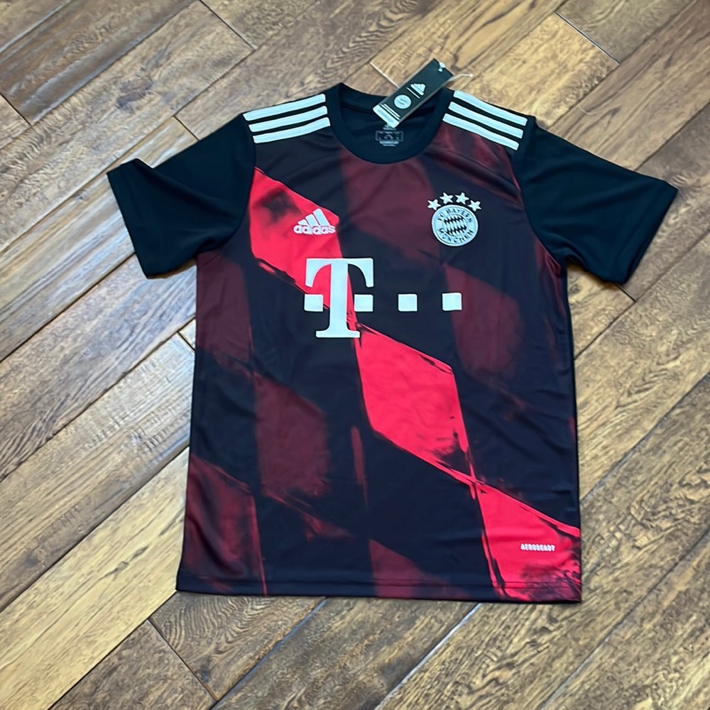 NWT Men’s Soccer Jersey S Muller